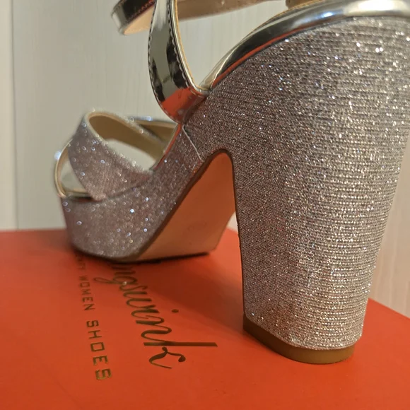 1 Pair Hingswink Silver Sparkly Platform Sandals Chunky Block Heel Size 8.5 - Picture 5 of 16